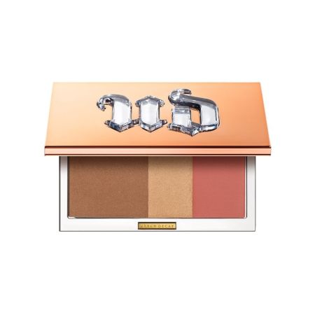 Urban Decay Naked Threesome Paleta de contorno colorete e iluminador vegana permite conseguir un maquillaje de infarto 3 tonos