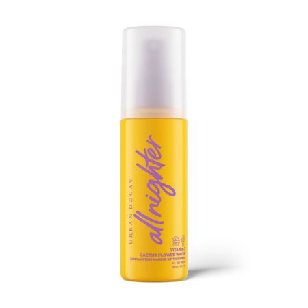 Urban Decay All Nighter Vitamin C Cactus Flower Water Spray fijador de maquillaje vegano aporta una luminosidad revitalizante para acabado iluminado